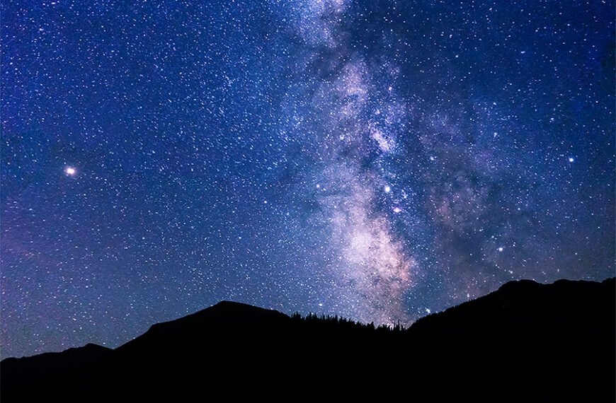In questa notte - Poesia di Franco Bottalo | Notte lunga e stellata, distanza, ricordo delle sere passate insieme, condivisione